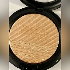 MAC Cosmetics Whisper of Gilt Highlighter